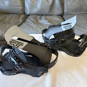 UNION ATLAS SNOWBOARD BINDINGS- 2026 Model, Medium, Like New